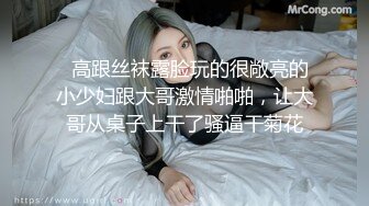 妹子在出租车上要小哥放音乐脱衣服发骚