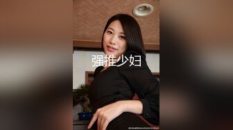 藝校妹子哭著求導演給安排演戲,把衣服脫了讓導演看身材