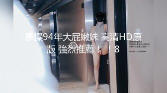 牛仔短裤龅牙妹子 手伸进衣服摸摸奶子 撩起衣服吸奶舔逼沙发上猛操