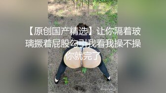 良家小媳妇露脸清秀迷人，在狼友的金钱攻势下脱揉奶玩逼道具抽插，享受刺激快感呻吟给小哥口交鸡巴放肆抽插