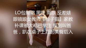 在少妇家婚床上操她，无套后入