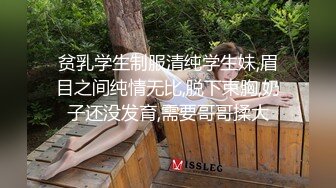 撸撸哥600元网约胸大漂亮的牛仔短裤美女宾馆啪啪,套子干破了还没射,美女受不了不干了,男说：钱给了必须干完!