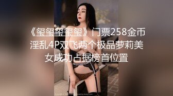 【美女落九川】高颜值20岁活力美少女，极品美臀半脱下内裤，特写揉搓小穴，撩起衣服露大奶，手指扣穴爽的低低呻吟