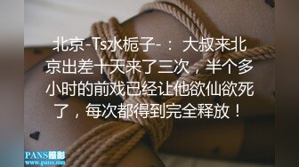   绿帽淫妻性爱狂绿帽老公与好友酒店群交3P娇妻 穿学妹制服操更有情趣 骑着好友J8顶操 上面裹屌