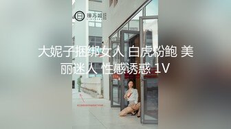 在学校的时候人畜无害 乖乖巧巧 学习成绩优秀，床上掰开小嫩穴主动求操，软萌乖巧下如此反差