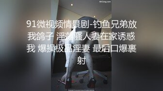 年轻小伙玩弄爆乳小阿姨，骑在脖子上草嘴，黑丝大屁股全程露脸，让小哥草了骚逼草菊花，撅着屁股玩逼展示