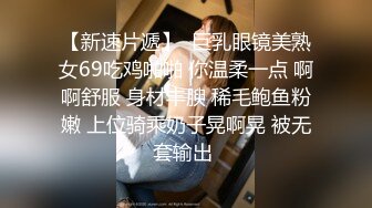 黑丝高跟极品大奶子风骚小少妇露脸大秀直播，颜值不错淫声荡语听指挥互动撩骚，道具抽插骚穴浪叫呻吟不止