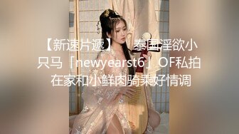 邻家妹妹清纯小妹，年龄不大还挺骚，撩起衣服扭动屁股，掰开小穴洞洞很紧