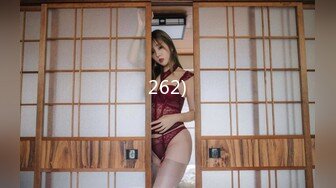 ID-5220 妍希 侄女偷拿舅舅私房钱 被肉棒教育 爱豆传媒