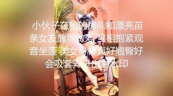 长发美少女皮肤白皙烈焰红唇妹子，黑丝大屁股，展现美鲍，道具插穴自慰