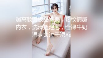 4女3男多人群P！场面极其淫乱！张开双腿轮流揉穴，镜头前换着操，骑乘位