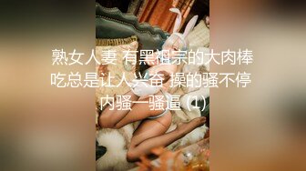 风骚熟女勾搭健壮小哥宾馆激情啪啪，全程露脸做爱，从床上草到沙发上，干的骚逼浪叫不断自己揉捏骚奶子好骚