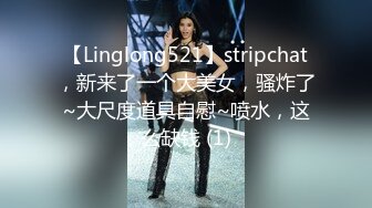   婴儿肥美乳骚女3P两大汉爆操双屌左右开弓一起舔， 好舒服好喜欢，情趣一直骑乘抽插，双男轮流操