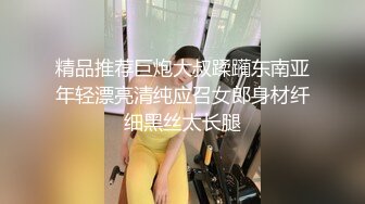 休闲牛仔短裤透明肉丝美腿学生妹 学校大教室大尺度自拍 揉奶抠逼也不怕被同学撞见