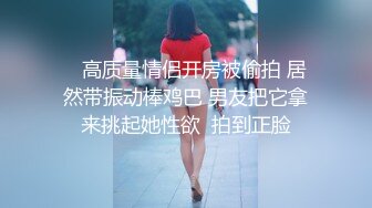 白肌肌肉男挡上窗帘在家打飞机