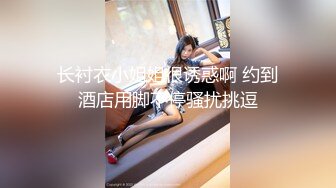 KTV女厕偷拍 两腿张的很开的长发美女 笑的很开心 鲍鱼也挺美