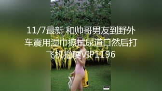 超短裙时尚人妖屁股里夹狐狸尾巴性感撩人假阳具自己插勾引猛男来操