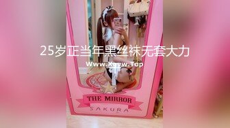 大金链条子很漂亮的的大屌人妖妹子，找来两个妹子一起玩，两个妹子被她轮流干的啪啪啪的声音响