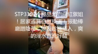 黑丝露脸高颜值极品猫奴的诱惑，无毛白虎逼塞着跳蛋自慰呻吟，道具抽插浪叫不止，旁边还有好姐妹