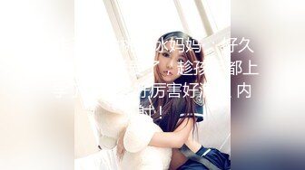 小伙跑到写字楼女厕独占一个坑，拍了不少少妇，尿尿声音都很大