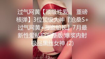      漂亮韵味少妇和老情人开情趣房偷情 男的不行啊  总是打游戏 少妇按耐不住不断地挑逗他