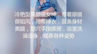 追到高鐵站檢票口才抄到黑絲花短裙美艷騷女