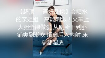 粉色制服可爱妹子，趴下给男友吃屌，没想到还不小呢，口活精湛完美一个春宫图，解锁很多高难度姿势