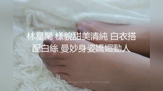 养生馆风骚女技师帮助小哥一起玩弄女顾客激情双飞，道具玩逼骑在脖子上草嘴，按摩床上轮草两女浪叫呻吟不断