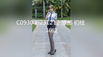 超大G奶妹子性感吊带情趣装，掏出大奶子揉捏晃动舔奶头，翘起大屁股扭动自摸肥逼，翘起双腿掰穴特写诱人