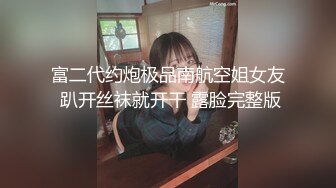  新流出民宿酒店偷拍 性感情趣内衣美女和男友一边玩手机一边做爱