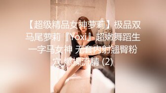 时尚牛仔裤丰满乳房极品身材人妖躺在床上亲吻大屌被操屁眼闭眼享受后门的快感