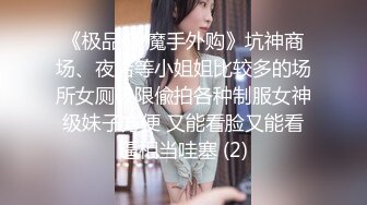 抖音巨乳网红李雅晚上寂寞难耐小区附近溜达搭讪18岁楞青小伙把他带回家玩弄，满足她的兽欲