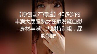 三女一男选了两个双飞啪啪，口交后入猛操无毛肥逼搞完浴室洗澡