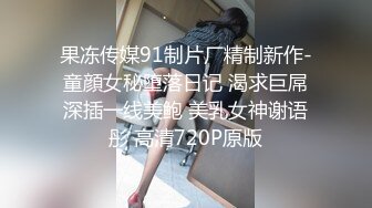 大屁股骚奶子黑丝诱惑颜值也还不错的无敌骚浪贱，让小 哥床上放肆抽插，奶子乱晃叫的骚，后入双插菊花逼逼